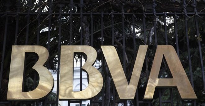 El logo del BBVA, en su edificio en el madrileño Paseo de Recoletos. E.P.