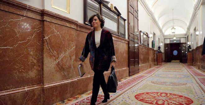 La vicepresidenta del Gobierno, Soraya Sáenz de Santamaría, a su llegada al Congreso. | JUAN CARLOS HIDALGO (EFE)