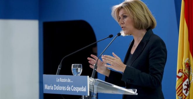 La secretaria general del PP y ministra de Defensa, María Dolores de Cospedal, interviene en los encuentros del diario La Razón, este jueves en Madrid. EFE/JAVIER LIZÓN