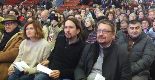 Elisenda Alamany, Pablo Iglesias i Xavier Domènech durant la presentació del programa de Catalunya en Comú-Podem