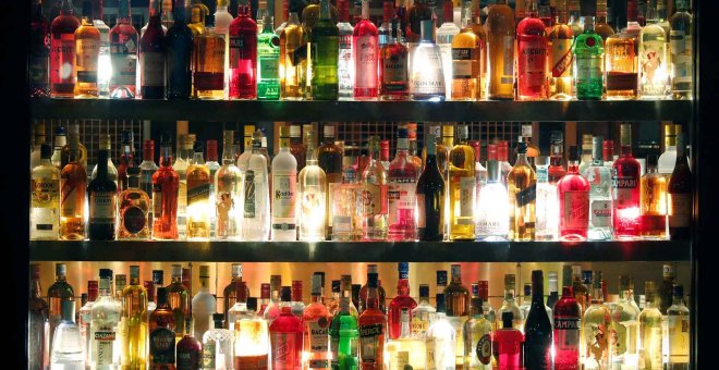 Los españoles fueron los europeos que menos gastaron en alcohol en 2016. / Reuters