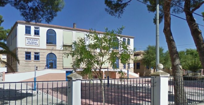 Fachada del CEIP Gloria Fuertes en Caudete, Albacete. / Maps