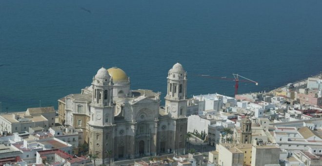 Imagen de archivo cedida por el Ayuntamiento de Cádiz de una vista aérea de la ciudad.