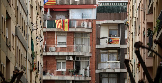 Banderas en los balcones de Barcelona.- REUTERS