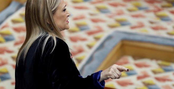 La presidenta de la Comunidad de Madrid, Cristina Cifuentes, durante su intervención en el pleno de la Asamblea de Madrid.- EFE