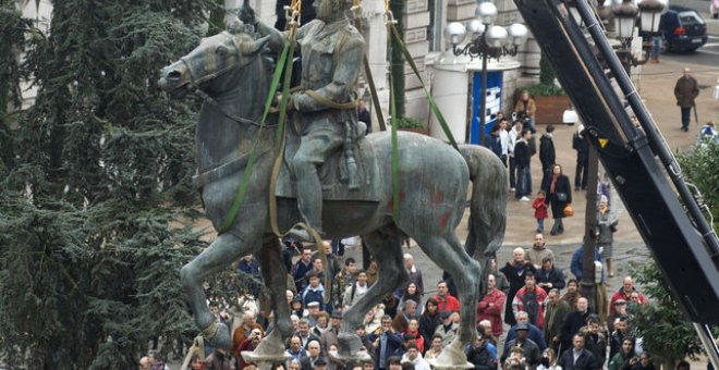 Estatua de Franco en Santander, que fue retirada en 2008.