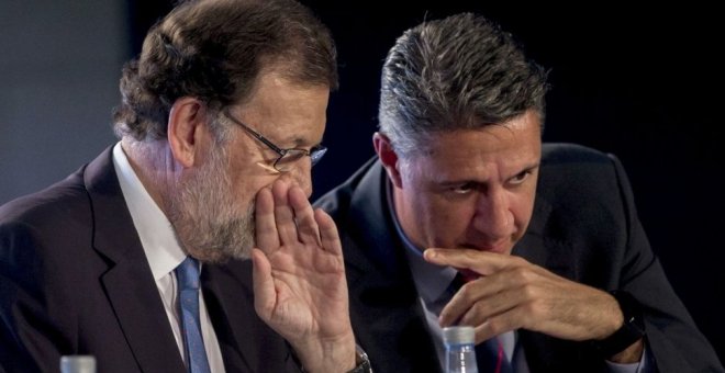 El presidente del Gobierno y del PP, Mariano Rajoy, con el candidato del PPC a las elecciones catalanas, Xavier García Albiol, en una imagen de archivo. EFE
