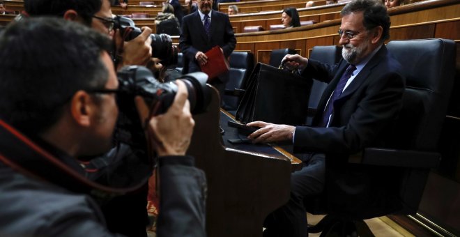 El jefe del Ejecutivo, Mariano Rajoy, al inicio de una sesión de control al Gobierno en el Congreso. EFE/Emilio Naranjo