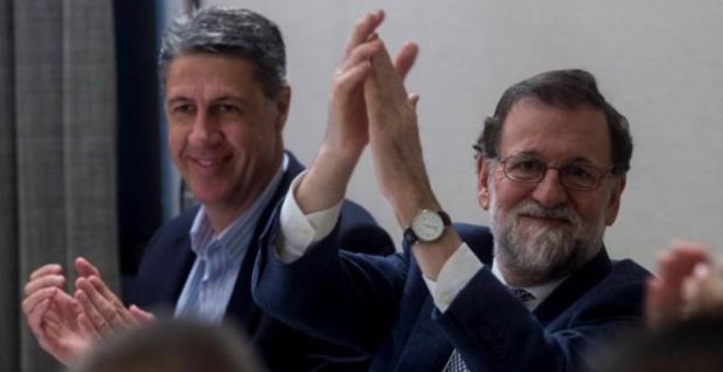 El presidente del PP y del Gobierno, Mariano Rajoy (d), junto al candidato del PPC a las elecciones de Catalunya, Xavier García Albiol (i), en uno de sus últimos actos de campaña. Archivo EFE