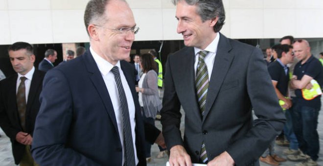 Juan Bravo, presidente de Adif, con el ministro de Fomento Iñigo de la Serna. EFE