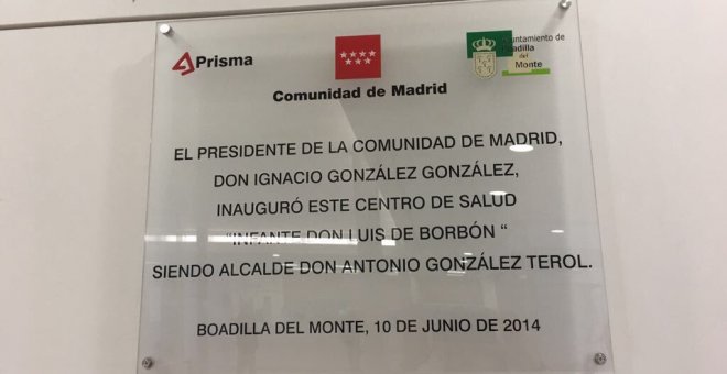 Placa con el nombre de Ignacio González. / PSOE BOADILLA