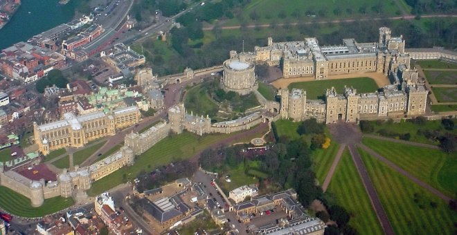 El castillo de Windsor, con la localidad homónima, a la izquierda.