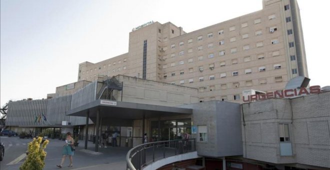 El exterior del hospital de Valme, Sevilla.  EFE/Archivo