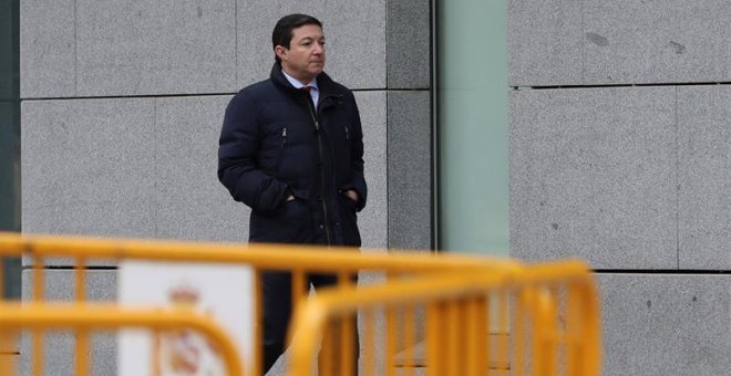 Pedro Calvo, expresidente del Canal de Isabel II y exconsejero del gobierno de Alberto Ruiz Gallardón en la Comunidad, a su llegada a la Audiencia Nacional donde está citado hoy a declarar como investigado ante el juez del caso Lezo, Manuel García Castell