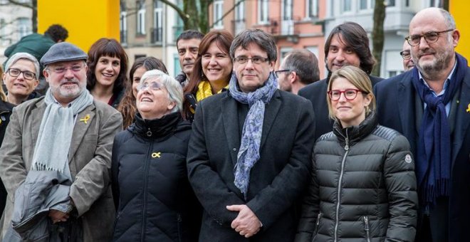 Foto de família del grup parlamentari electe de JxCat, aquest divendres a Brussel·les. / Stephanie Lecocq/EFE