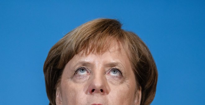 La canciller alemana y líder de la Unión Cristianodemócrata (CDU), Angela Merkel, durante la rueda de prensa tras las negociaciones para la formación de Gobierno con el jefe de la Unión Socialcristiana de Baviera (CSU), Horst Seehofer, y el líder del Part