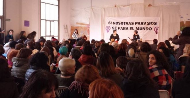 Mujeres que han participado en Zaragoza en un encuentro estatal para preparar la huelga del 8 de marzo, orquestada como una forma de hacer visibles todas las injusticias y discriminación a la que se ven sometidas.E.B.