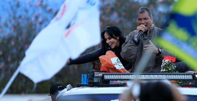 El expresidente ecuatoriano Rafael Correa en un mitin el jueves en Quito. EFE/José Jácome
