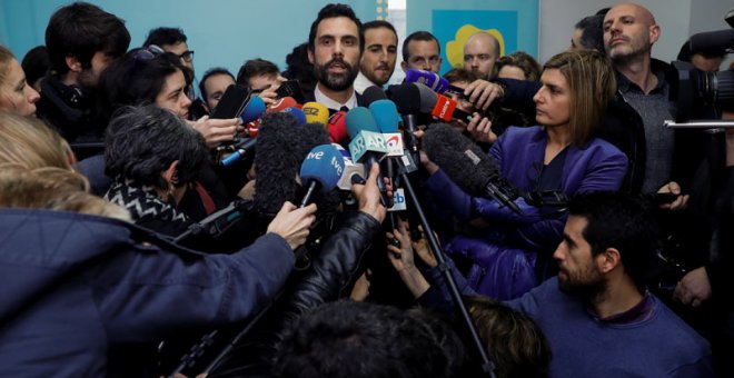Roger Torrent se dirige a los medios en Bruselas tras reunirse con Puigdemont. | YVES HERMAN (REUTERS)