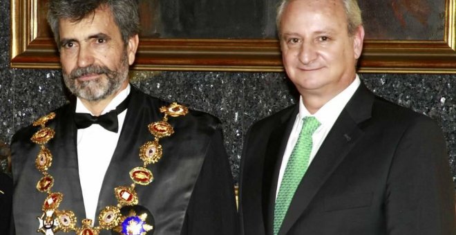El magistrado Fernando Román, en su etapa de secretario de Estado de Justicia, con el presidente del CGPJ, Carlos Lesmes. EFE