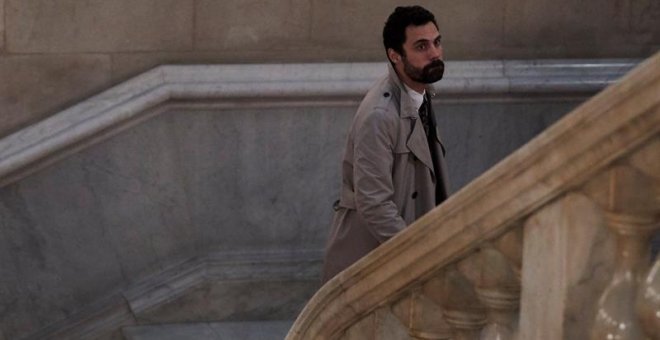 El presidente de la cámara catalana, Roger Torrent, llega al Parlament. EFE/Alejandro García