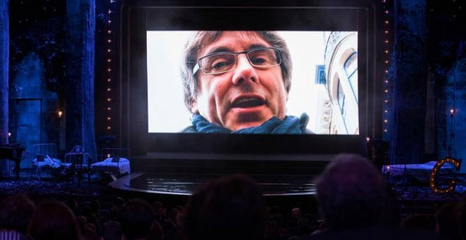 El expresident Carles Puigdemont en videoconferencia en la gala de los X Premios Gaudí, que concede la Academia del Cine Catalán. | MARTA PÉREZ (EFE)