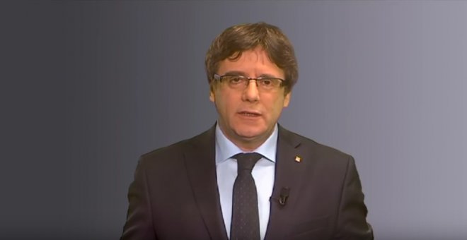El president cessat de la Generalitat, Carles Puigdemont, en el vídeo que ha difós aquest dimarts a les xarxes socials.
