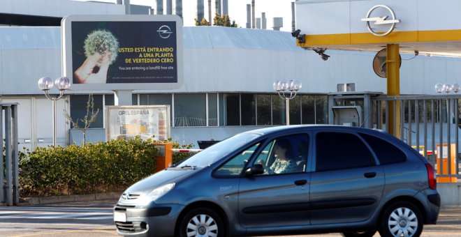 Entrada de la factoría de Opel en Figueruelas. EFE/JAVIER BELVER
