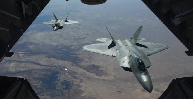 Dos aviones de combate estadounidenses sobrevuelan Siria. / EFE