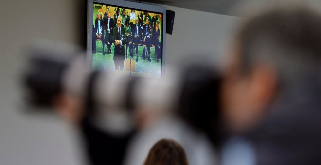 Vista de un monitor de la sala de prensa de la Audiencia Nacional, durante la declaración del extesorero del PP Luis Bárcenas, en el juicio contra la rama valenciana de la red Gürtel. EFE/Juan Carlos Hidalgo