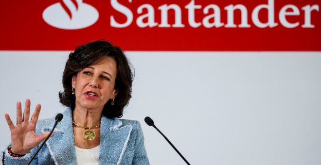 La presidenta de Banco Santander,  Ana P. Botin, durante la presentaciñon de los resultados anuales, en la Ciudad Financiera de la entidad, en Boadilla del Monte. REUTERS/Juan Medina