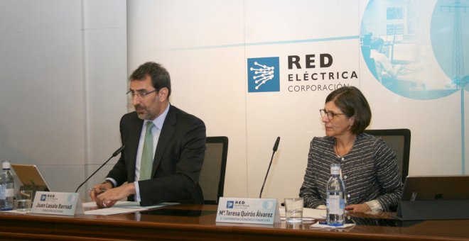 El consejero delegado de REE, Juan Lasala, y la directora Financiera, Teresa Quirós, en la presentación de los resultados anuales.