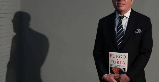 Michael Wolff durante la presentación de 'Fuego y furia', el libro basado en los testimonios de los altos cargos de la Casa Blanca sobre Donald Trump. | J.J. GUILLÉN (EFE)
