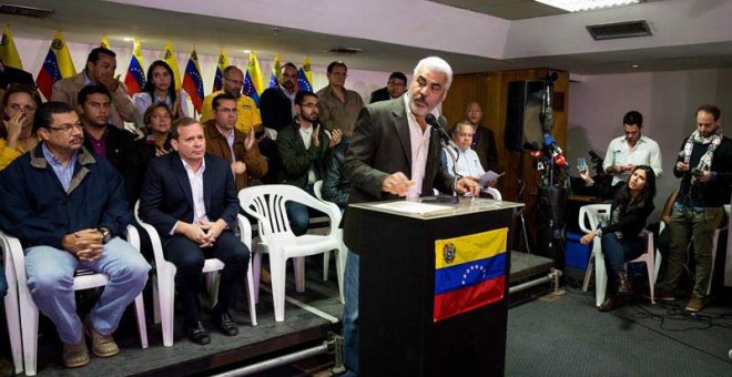 El coordinador político de la Mesa de Unidad Democrática (MUD), Ángel Oropeza, ofrece declaraciones en rueda de prensa. | MIGUEL GUTIÉRREZ (EFE)