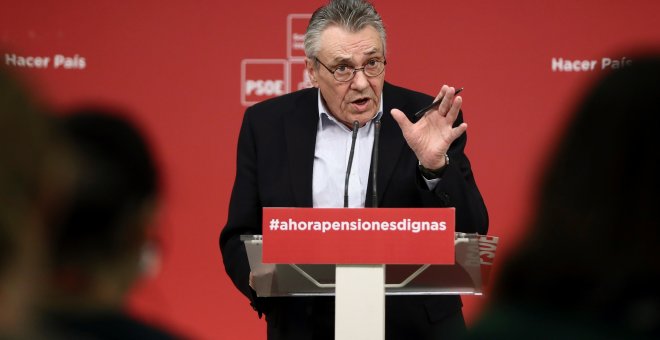 El secretario de Política Económica y Empleo del PSOE, Manuel Escudero, durante la rueda de prensa que ofreció en la sede de Ferraz tras la reunión de la Comisión Ejecutiva Permanente.EFE/Mariscal