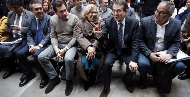 El alcalde de Sevilla,Juan Espadas; el de Valladolid,Oscar Puente, la de Madrid,Manuela Carmena; el de Vigo y presidente de la FEMP,Abel Caballero, y de Mieres, Anibal Vázquez, durante la reunión para exigir al Gobierno que los entes locales puedan reinve