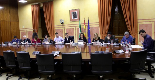 El Grupo de Trabajo sobre financiación autonómica del Parlamento de Andalucía, al inicio de su reunión.