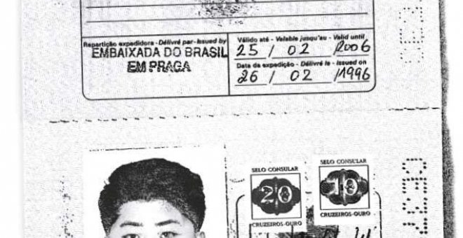El pasaporte brasileño con la foto de Kim Jong-un fue emitido a nombre de Josef Pwag. | REUTERS