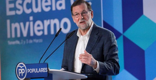 El presidente del Gobierno y del Partido Popular, Mariano Rajoy, durante su intervención en la Escuela de Invierno del Partido Popular de Canarias, celebrada hoy en Santa Cruz de Tenerife. EFE/Cristóbal García