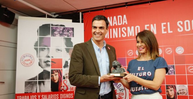 Pedro Sánchez entrega el premio "Rosa Manzano" a la periodista Carme Chaparro. /@PSOE