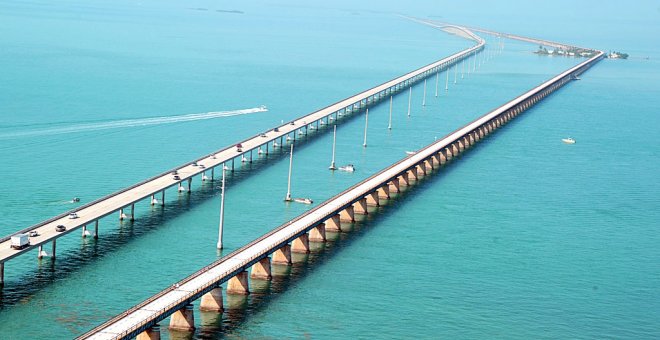 Carretera que recorre los Cayos de Florida.