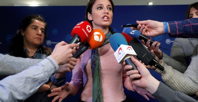 La vicesecretaria de Estudios y Programas del Partido Popular, Andrea Levy, hace unas declaraciones a los medios de comunicación para valorar la actualidad política. /EFE