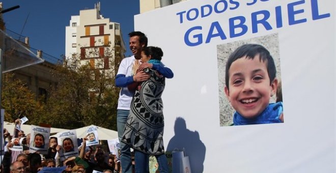 Los padres de Gabriel, durante la concentración de esta mañana en Almería. /EP