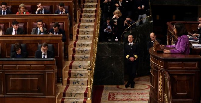 La portavoz del PSOE en el Congreso, Margarita Robles, durante su intervención en la cámara baja tras la comparecencia del presidente del Gobierno, Mariano Rajoy. / EFE