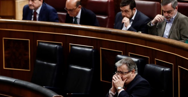 El ministro del Interior Juan Ignacio Zoido, durante el pleno del Congreso que debate la derogación de la prisión permanente revisable. EFE/Mariscal