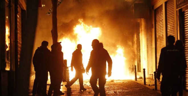 Protestas en Lavapiés. | JAVIER LIZÓN (EFE)