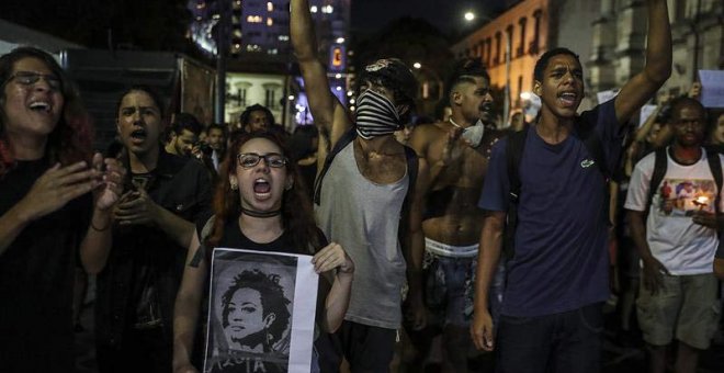 Protesta en Río de Janeiro por el asesinato de Marielle Franco. | MARCELO SAYAO (EFE)