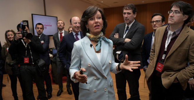La presidenta del Banco Santander, Ana P. Botíon, en un encuentro con periodistas previo a la junta de accionistas de la entidad. REUTERS/Eloy Alonso