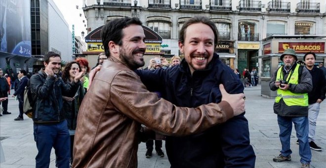 Pablo Iglesias y Alberto Garzón en la Puerta del Sol cuando anunciaron el acuerdo de coalición entre Podemos e IU - TWITTER / IU