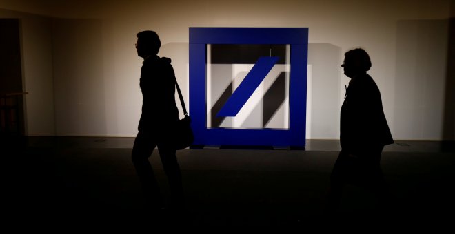 El logo de Deutsche Bank en su sede en Fráncfort, durante la celebracion de la junta de accionistas. REUTERS/Ralph Orlowski
